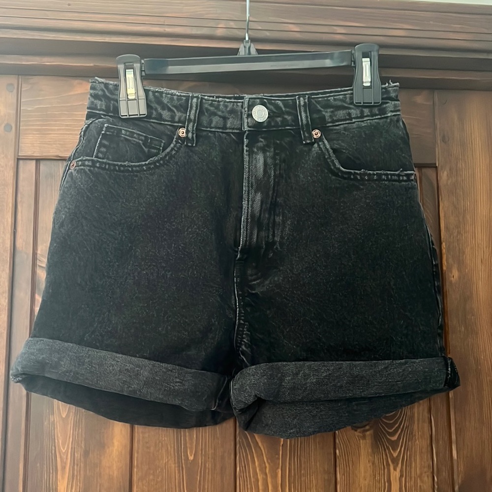 Zara high waisted mom jean shorts, black, size 6